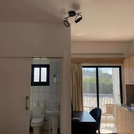 Modern 1br W Double Bed Rm 108 3* Paphos